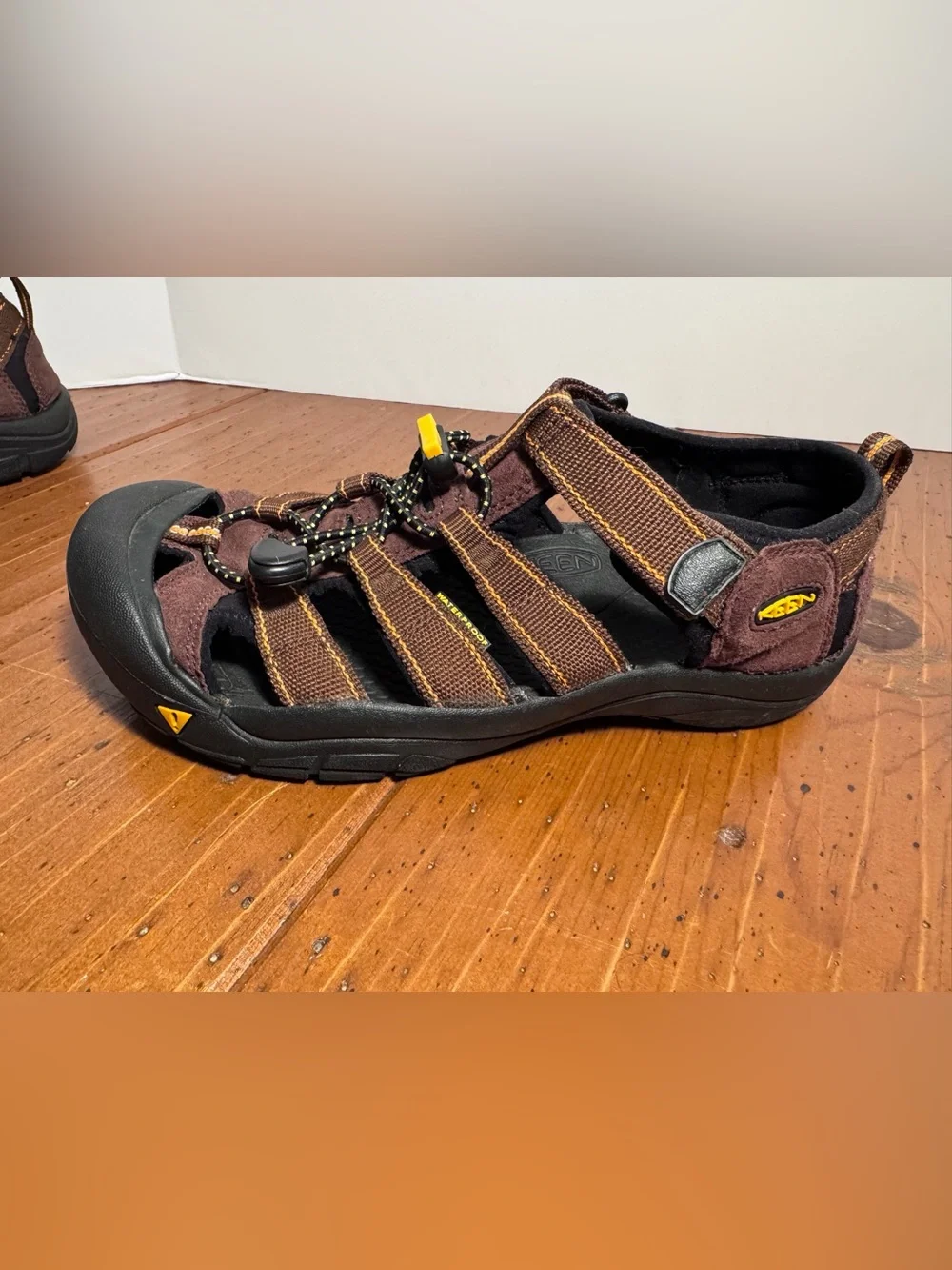 KEEN Newport H2 Men's Size 8- Brown & Orange Waterproof Hiking Outdoor Sandals